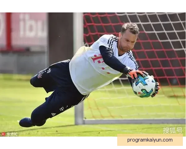 诺伊尔复出状态回暖，球队表现值得关注